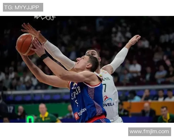 世界杯热身赛激战塞尔维亚对决希腊球队展现实力与战术较量